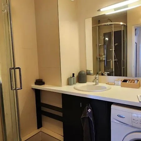 Tour Reflet 15, A Cozy And Welcoming Home, Just Like Your Own * Paris